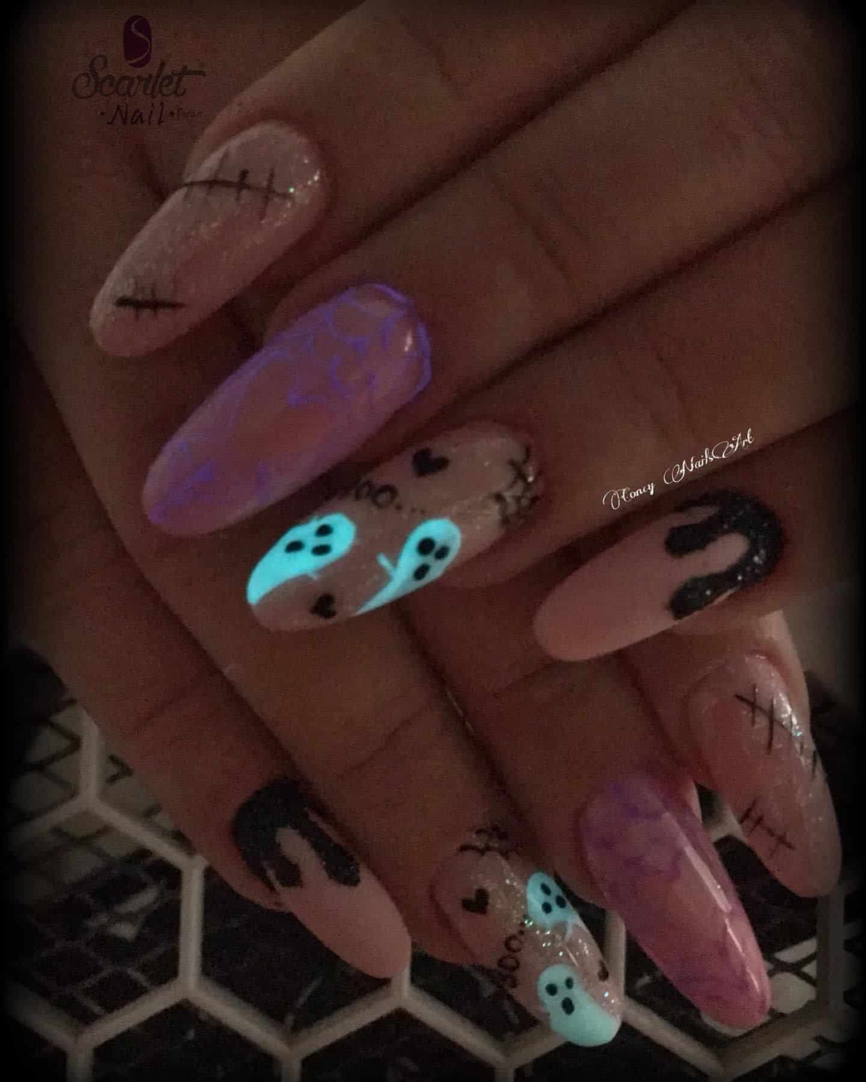 Unghie Halloween tendenze del 2022 Scarlet Nail